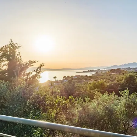 Lavender Garden Retreat - Secluded Seaside Getaway Διαμέρισμα