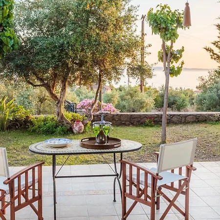 Daire Lavender Garden Retreat - Secluded Seaside Getaway *