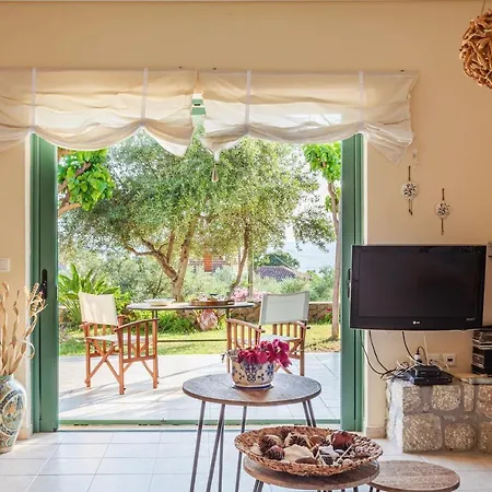 Daire Lavender Garden Retreat - Secluded Seaside Getaway *