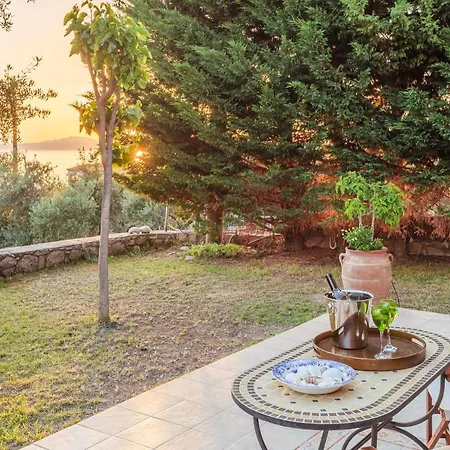 Lavender Garden Retreat - Secluded Seaside Getaway Διαμέρισμα